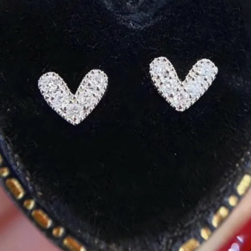 New Sterling Silver White Sapphires Heart Studs